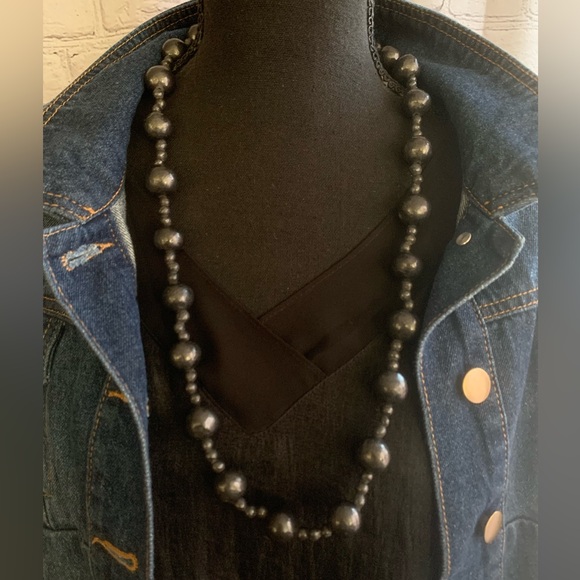 Vintage Black Polished Hawaiian Kukui Nut Beaded Necklace - Picture 4 of 4